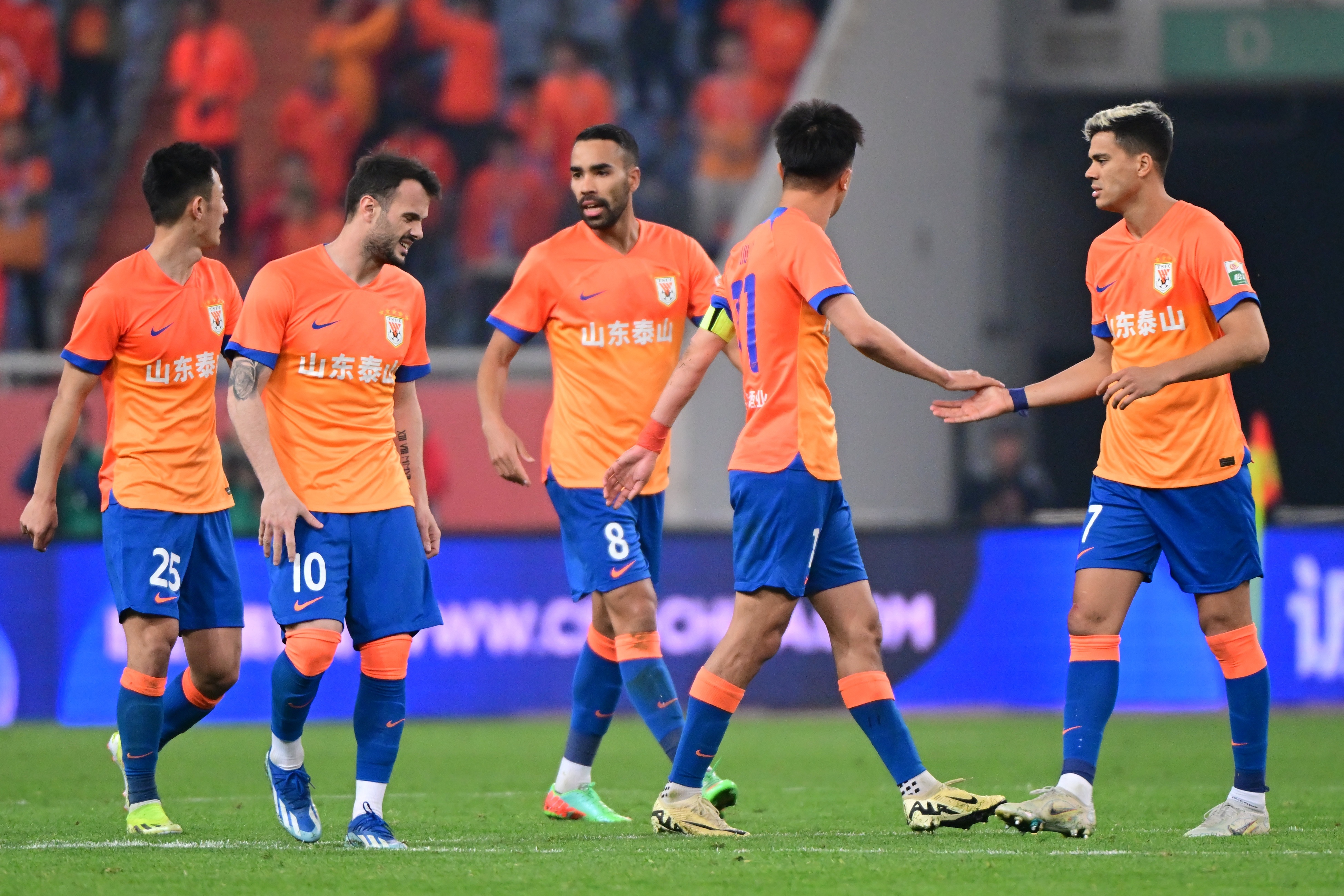 球天下体育网页版-转会期山东泰山绝杀压哨新疆广汇防线松动备战德甲，这操作让人直呼：风云突变布鲁克林篮网今晚绝杀压哨的简单介绍