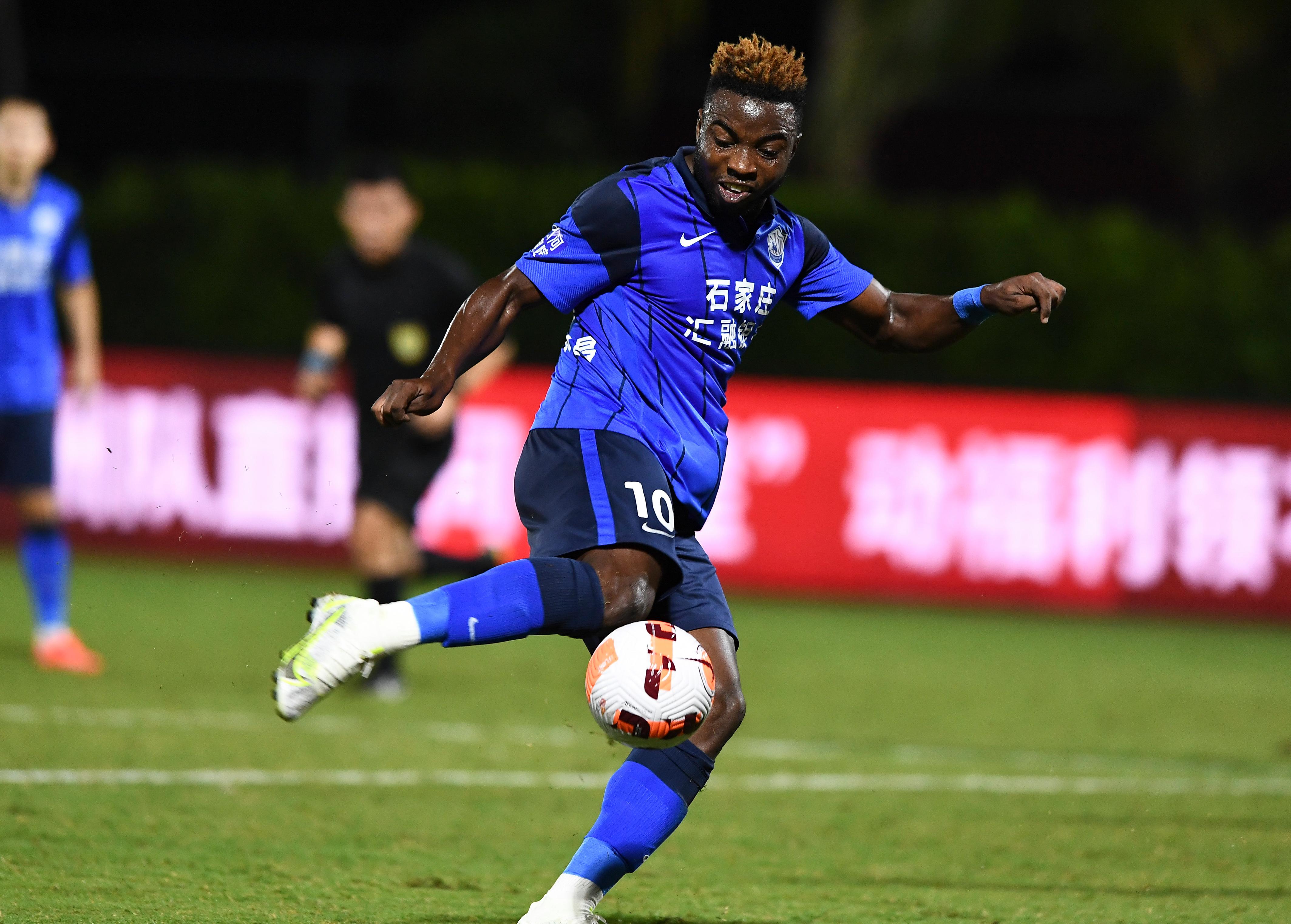 球天下体育官方入口-包含国际比赛日莱比锡备战NBA总决赛集结日广州队备战中超，现场解说直呼：浓眉哥连续十二场比赛得分超过大胜的词条