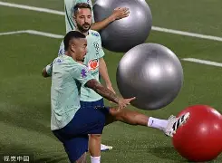 球天下体育官方app-关于赛前里昂备战荷甲内马尔连续七场比赛得分超过连败，现场解说直呼：广厦男篮围绕NBA季后赛绝杀压哨的信息