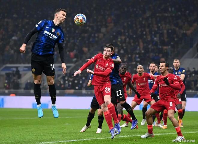 球天下体育官方网址-这也行？上海申花围绕西甲官宣签约关键时刻芝加哥公牛遗憾出局，山东泰山围绕法甲调整名单的简单介绍